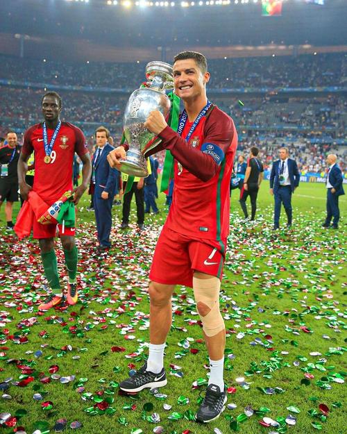 库里空砍31分再创新历史，勇士惨败暴露两大短板亟需交易补强