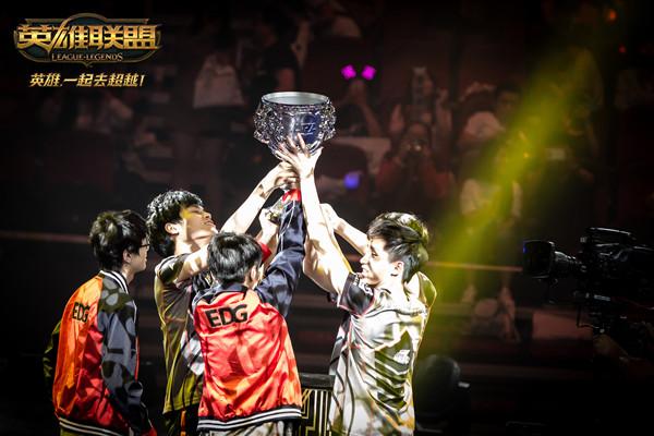 王者荣耀比分：2020KPL秋季赛，南京Hero让二追三惊险翻盘RNG.M